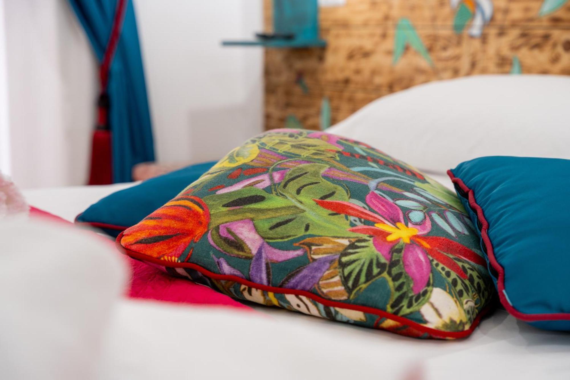 Palazzo Nicolaus Del Borgo Antico Bed & Breakfast Bari Bagian luar foto