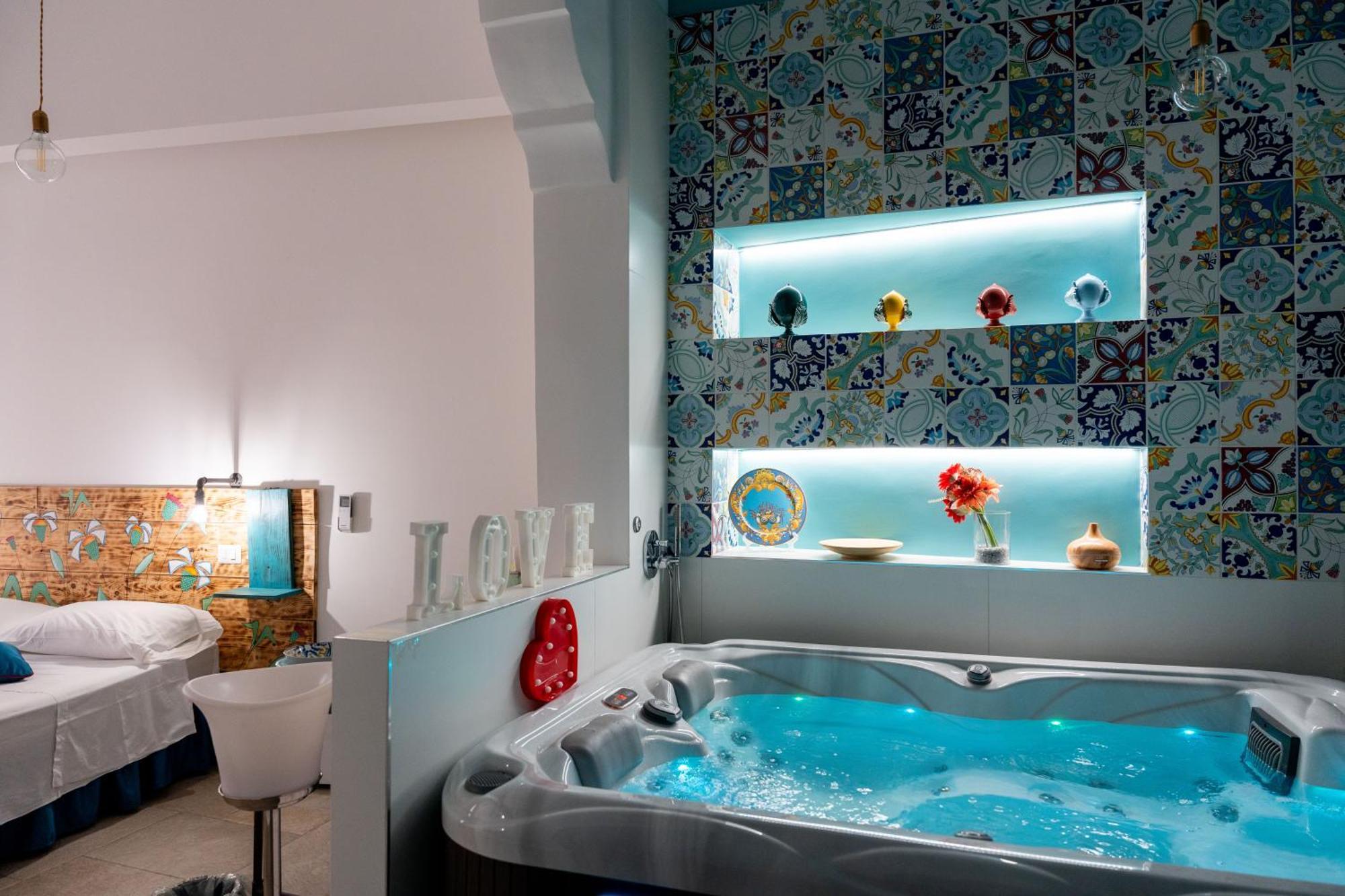Palazzo Nicolaus Del Borgo Antico Bed & Breakfast Bari Bagian luar foto