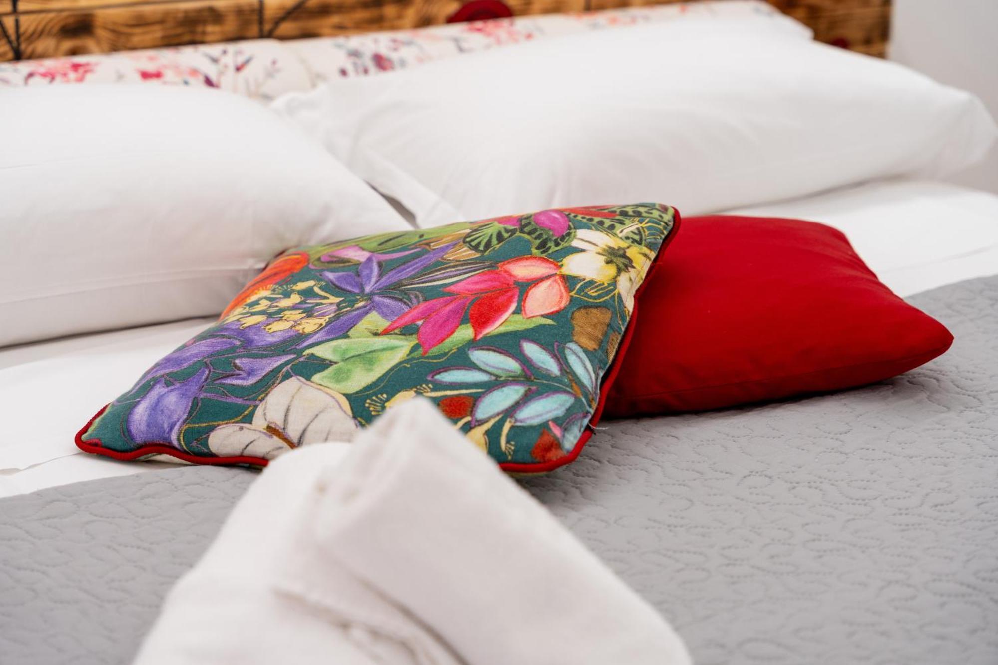 Palazzo Nicolaus Del Borgo Antico Bed & Breakfast Bari Bagian luar foto