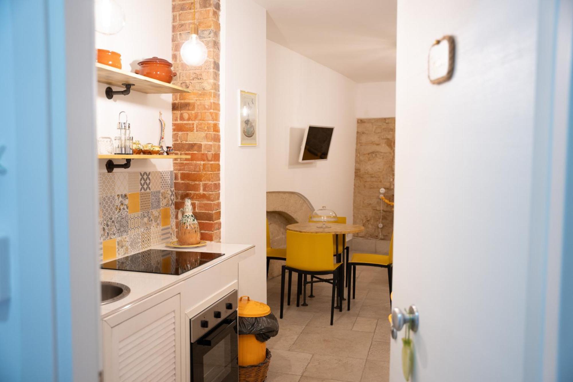 Palazzo Nicolaus Del Borgo Antico Bed & Breakfast Bari Bagian luar foto