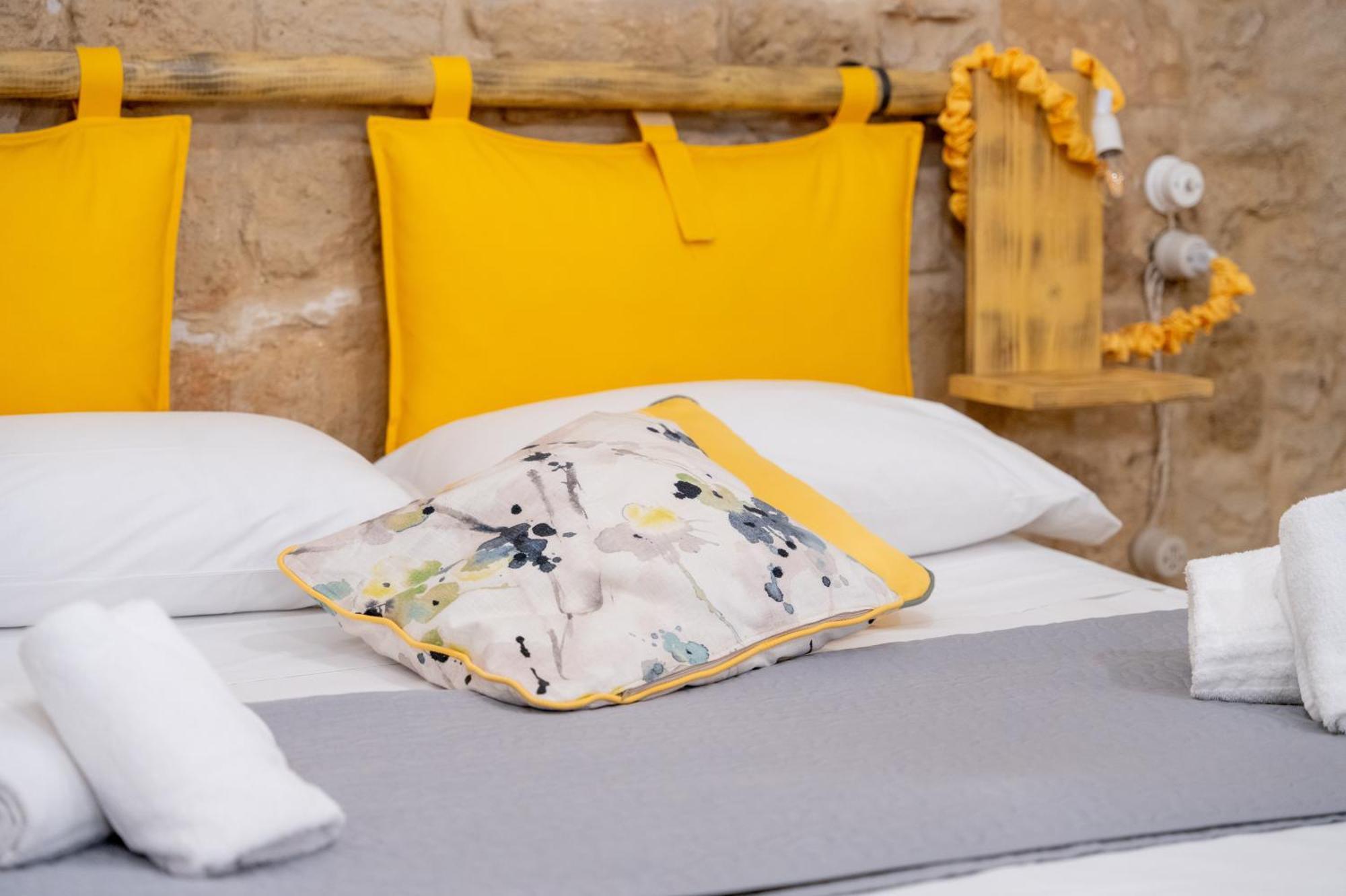 Palazzo Nicolaus Del Borgo Antico Bed & Breakfast Bari Bagian luar foto