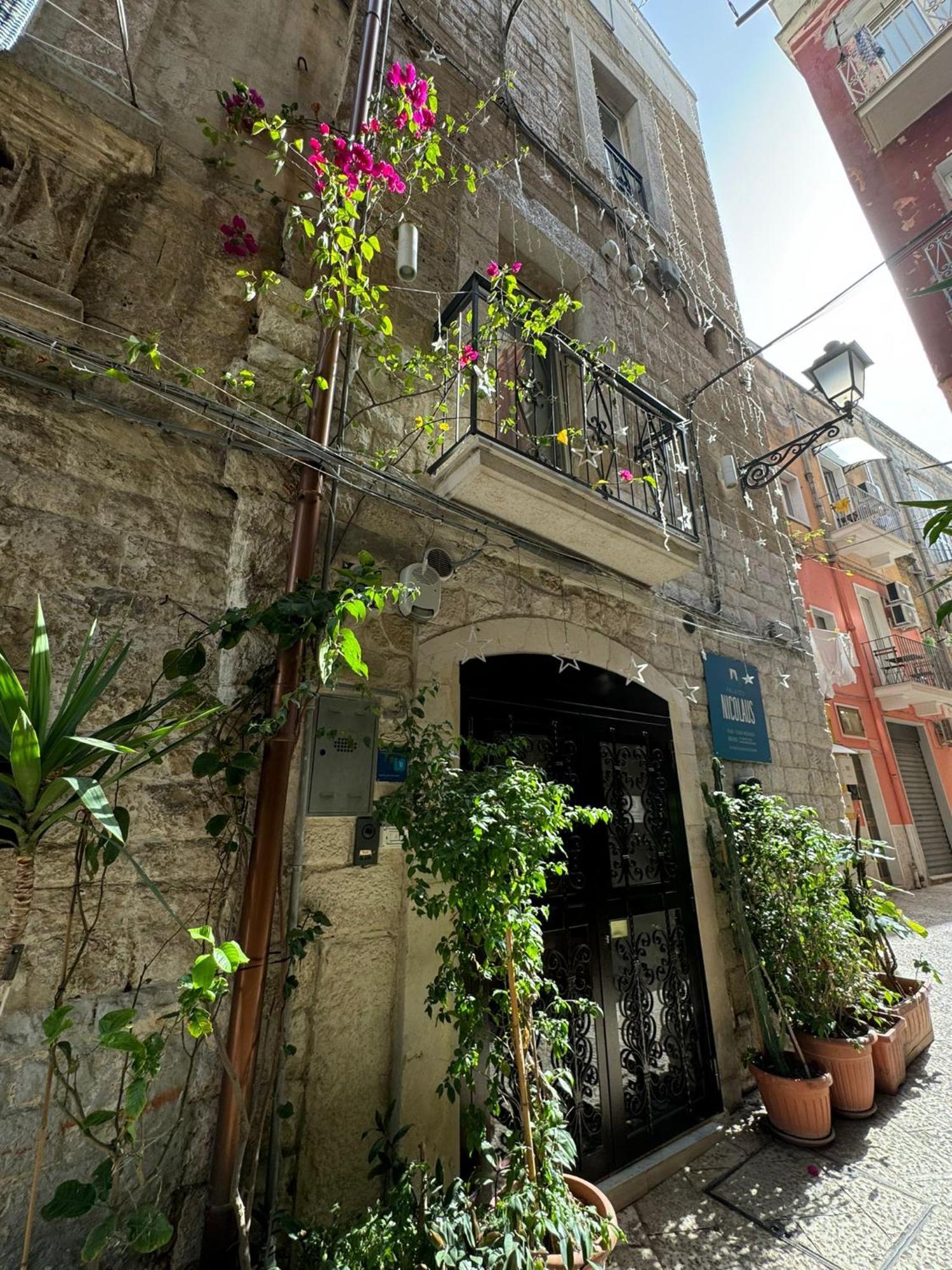 Palazzo Nicolaus Del Borgo Antico Bed & Breakfast Bari Bagian luar foto